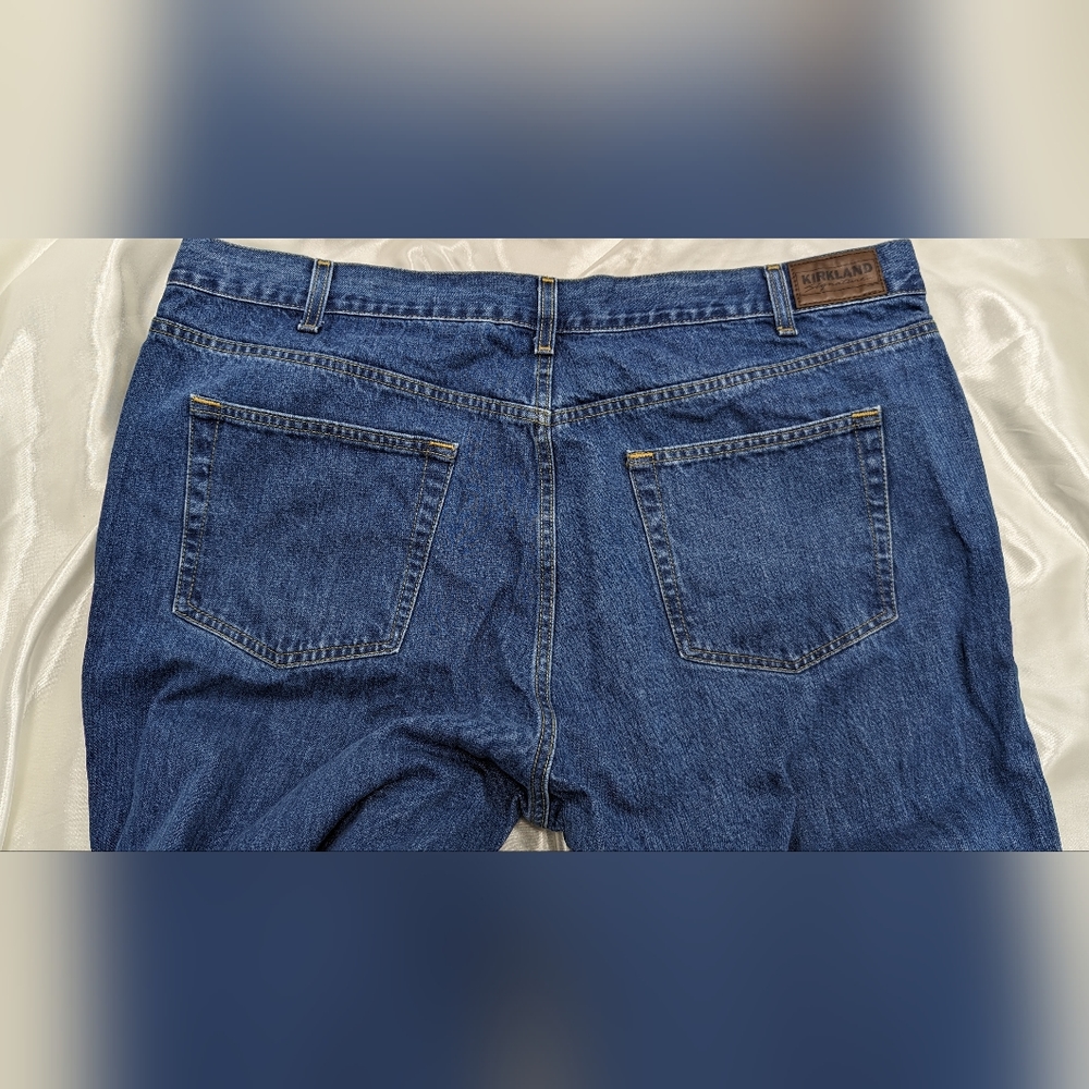 Kirkland Men's 42x34 XL Medium Wash Blue Denim Wash Classic Straight Jeans - Picture 4 of 8